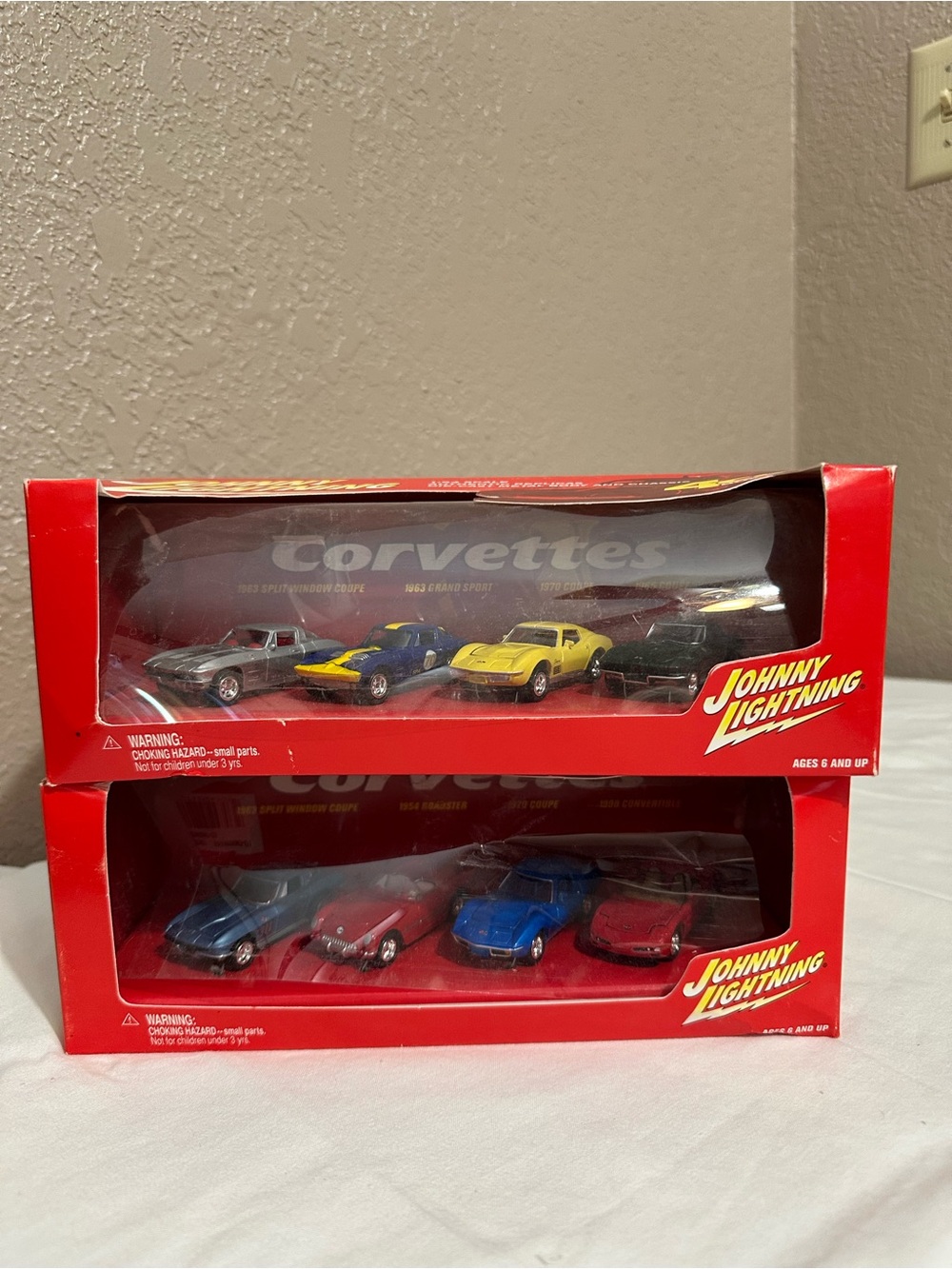 Johnny Lightning 4 Car Box Set Corvettes Lot of Two
